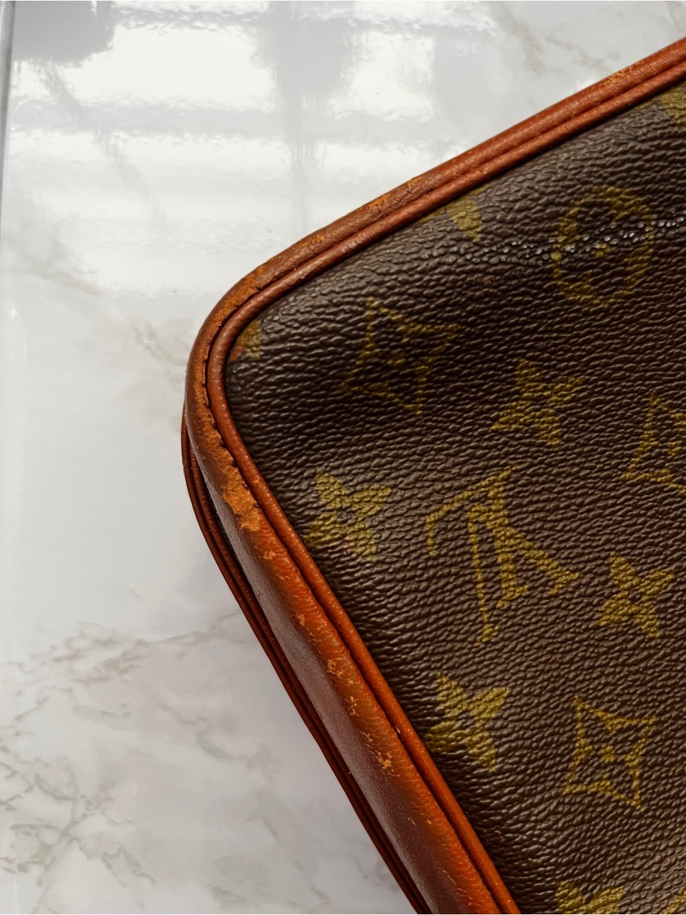 Vintage 1970s Louis Vuitton Crossbody with Tan Trim - Picture 4 of 13